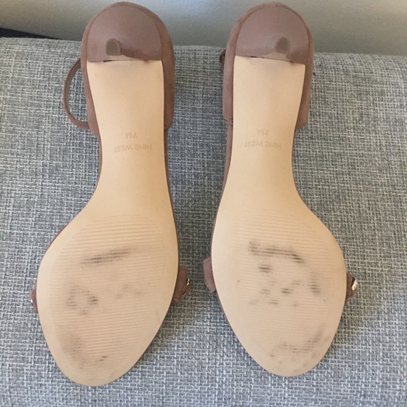 NWOT Nine West Sandals with Gold Chain - Picture 3 of 5